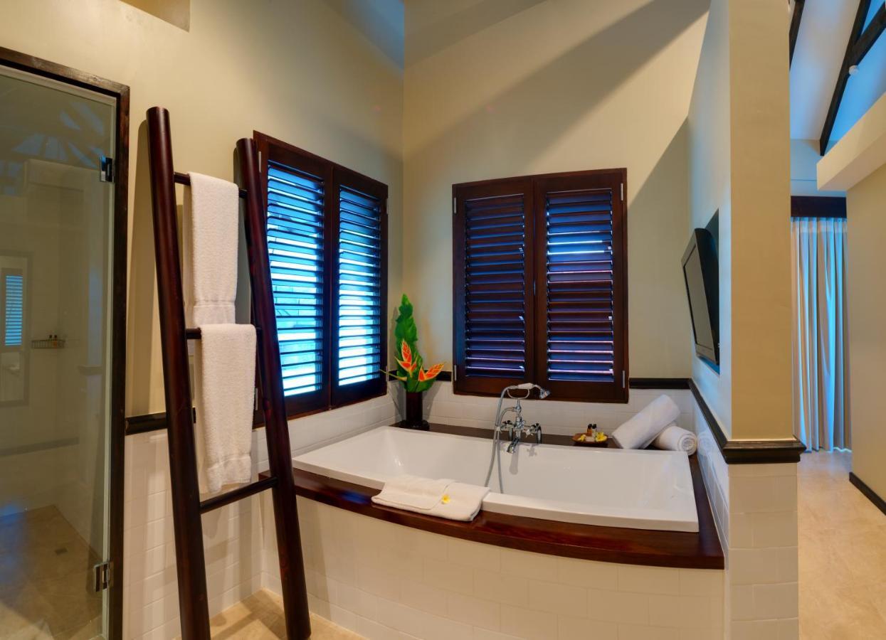 Warwick Le Lagon Resort & Spa, Vanuatu Port Vila Exterior photo